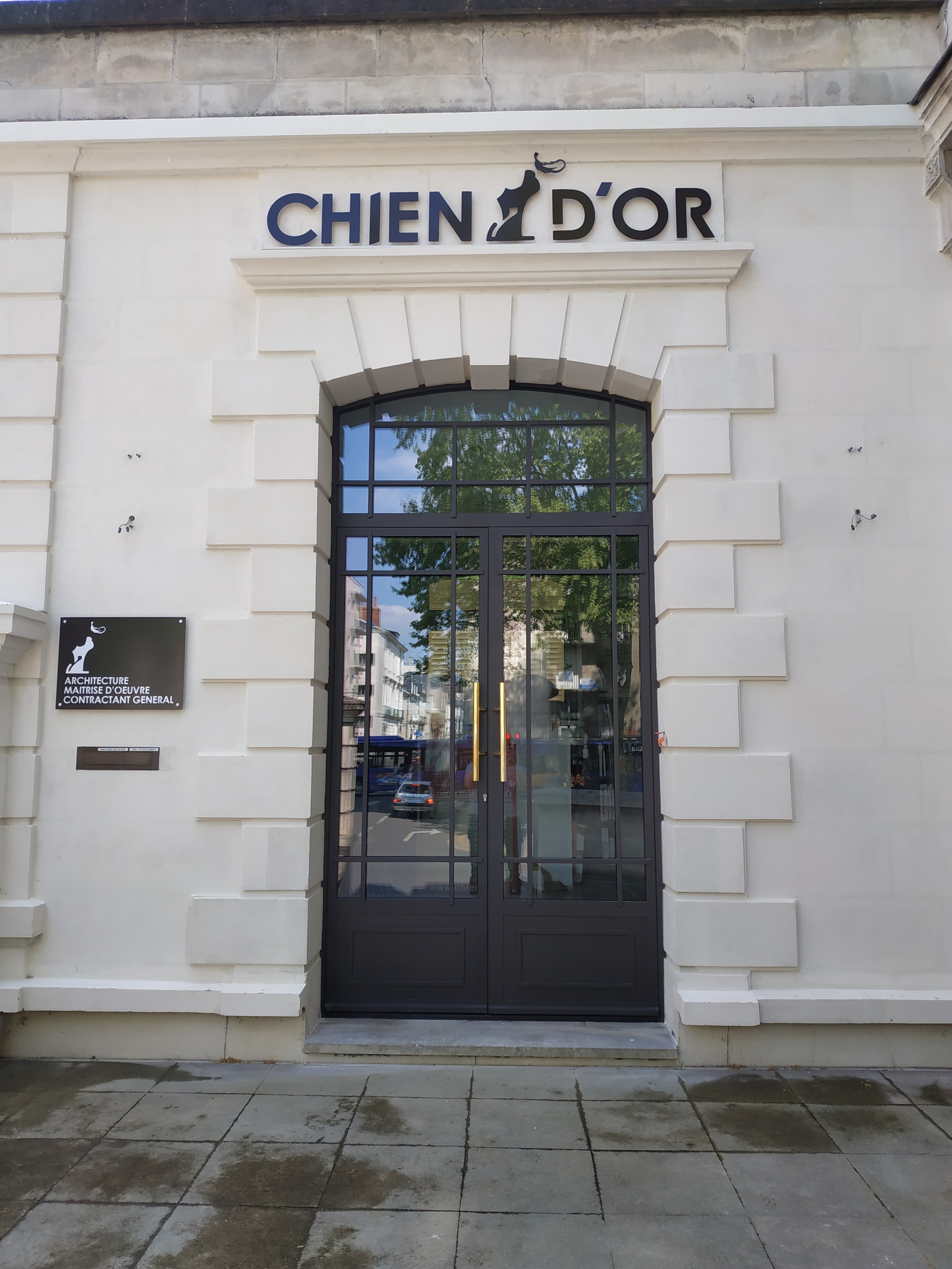 facade chien d or
